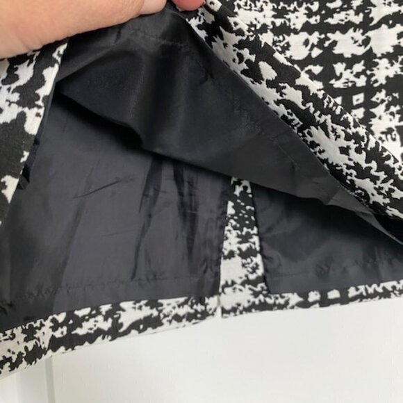 ANN TAYLOR Graphic Print Black White Mini Skirt 6 Petite - Picture 6 of 11